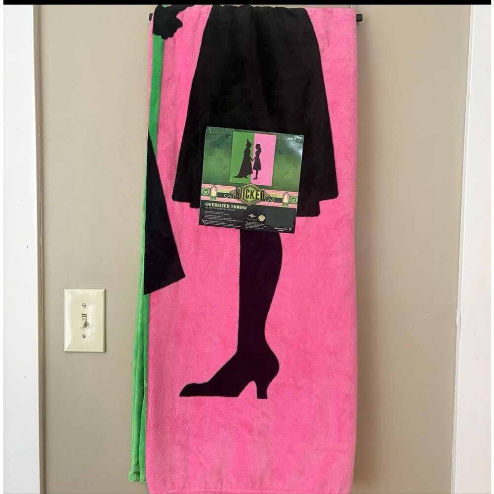 Wicked Throw Blanket 60x70 Silky Plush Pink Green Glinda Elphaba Silhouettes NWT